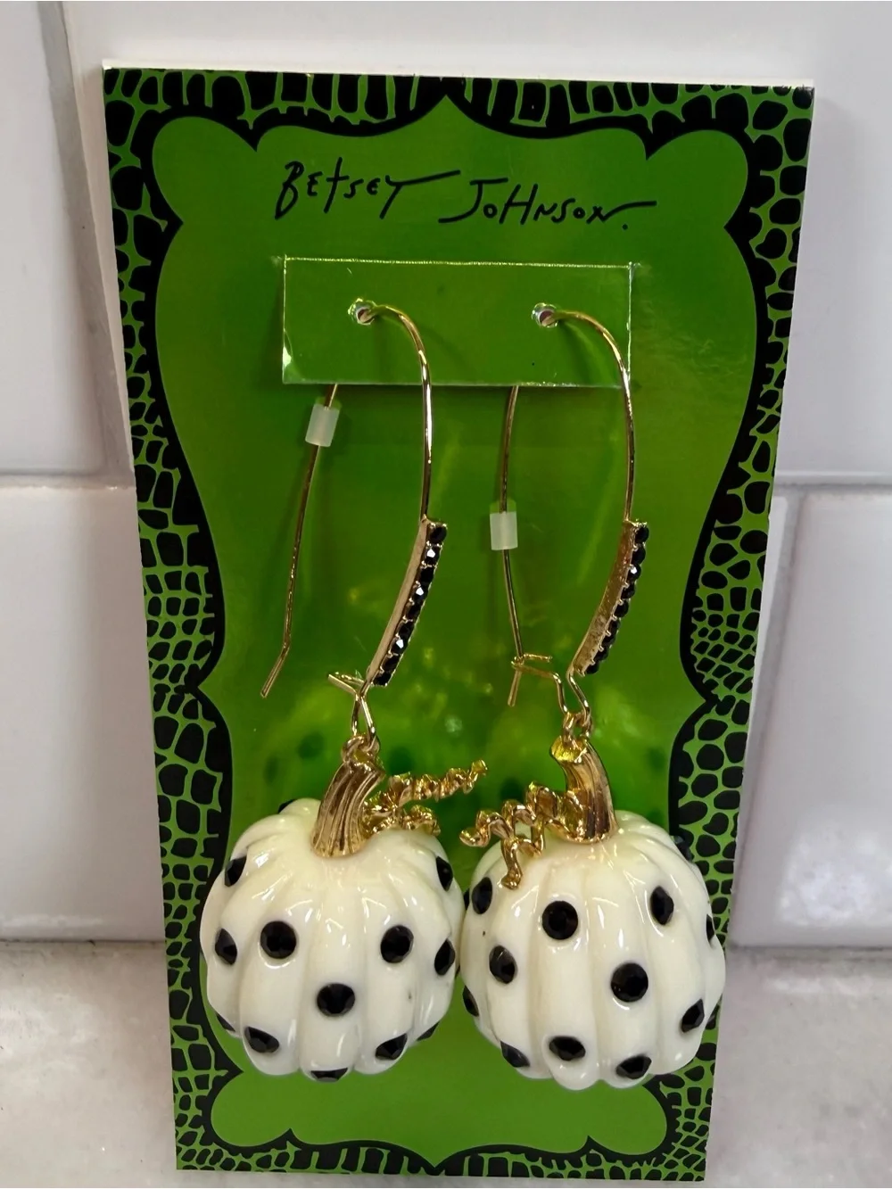 NWT BETSEY JOHNSON WHITE PUMPKIN BLACK POLKA DOT DROP EARRINGS